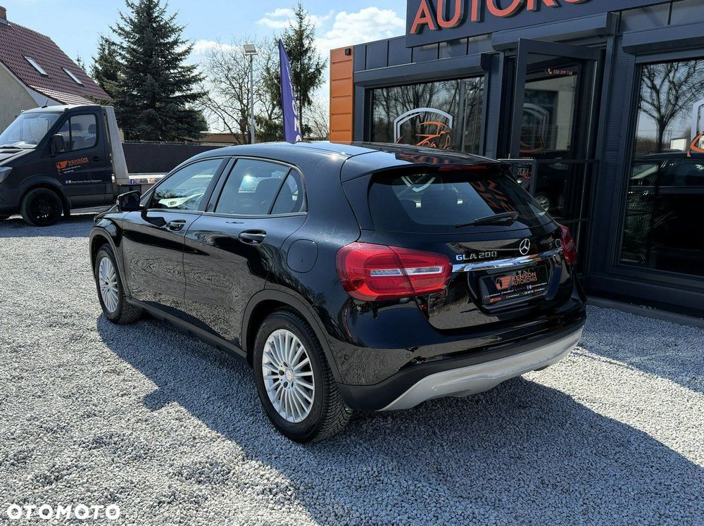 Mercedes-Benz GLA 200 7G-DCT Style - 4