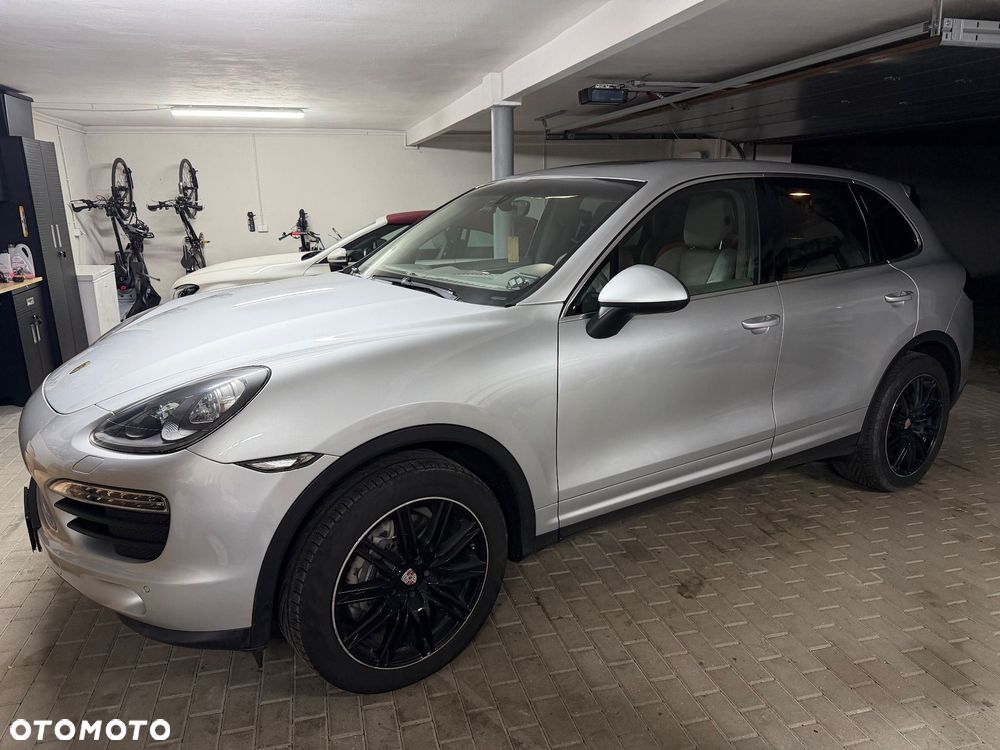 Porsche Cayenne - 1