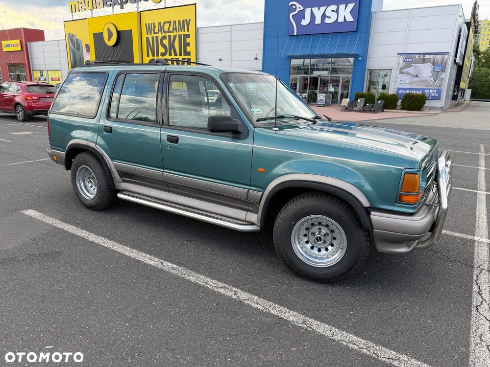 Ford Explorer Standard - 4