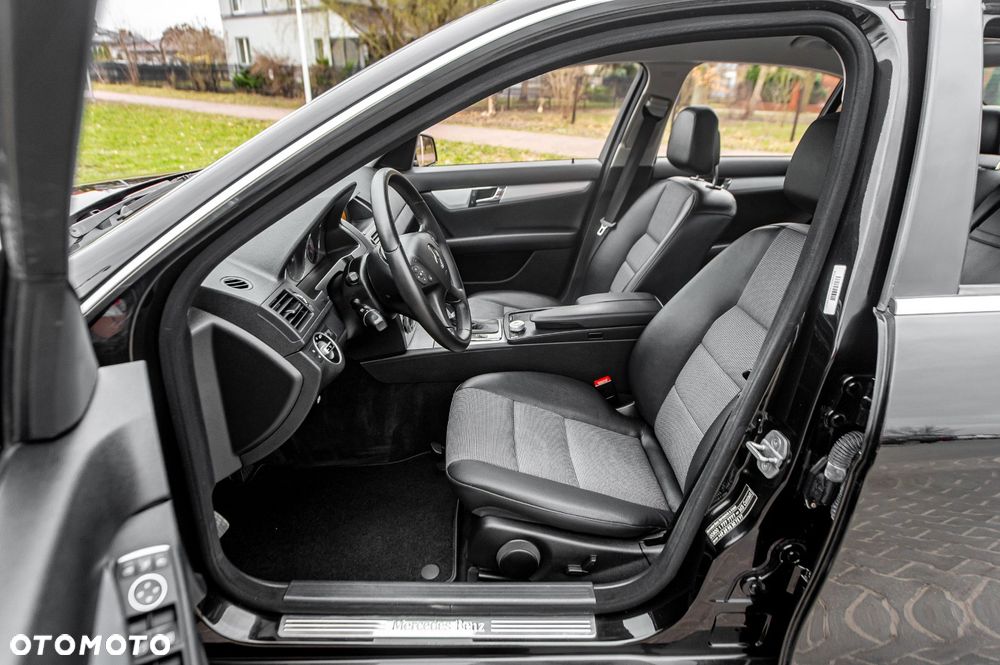 Mercedes-Benz Klasa C 180 BlueEFFICIENCY 7G-TRONIC Avantgarde - 22