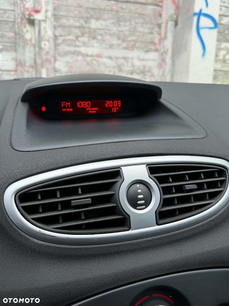 Renault Clio - 10