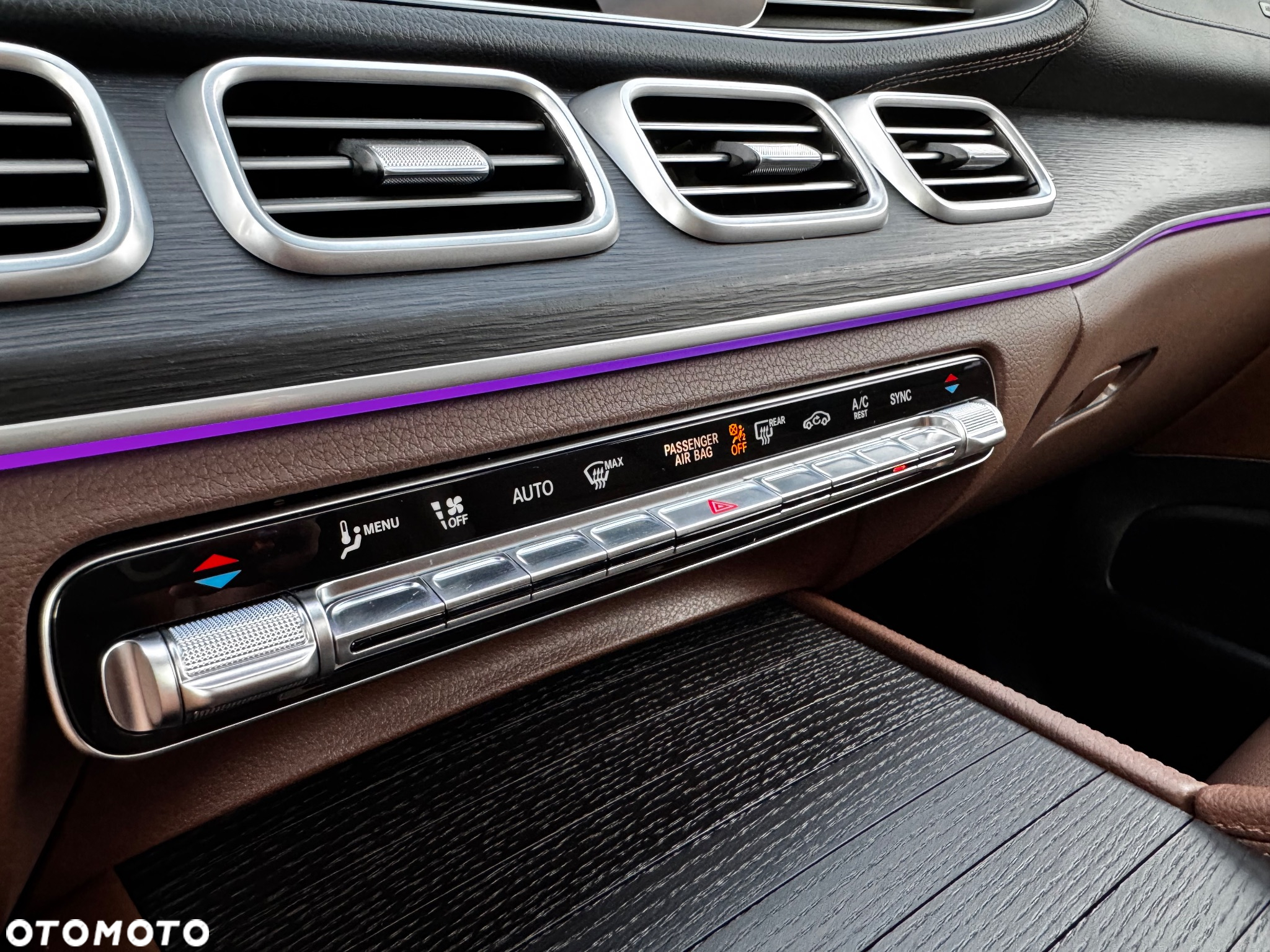 Mercedes-Benz GLS - 32
