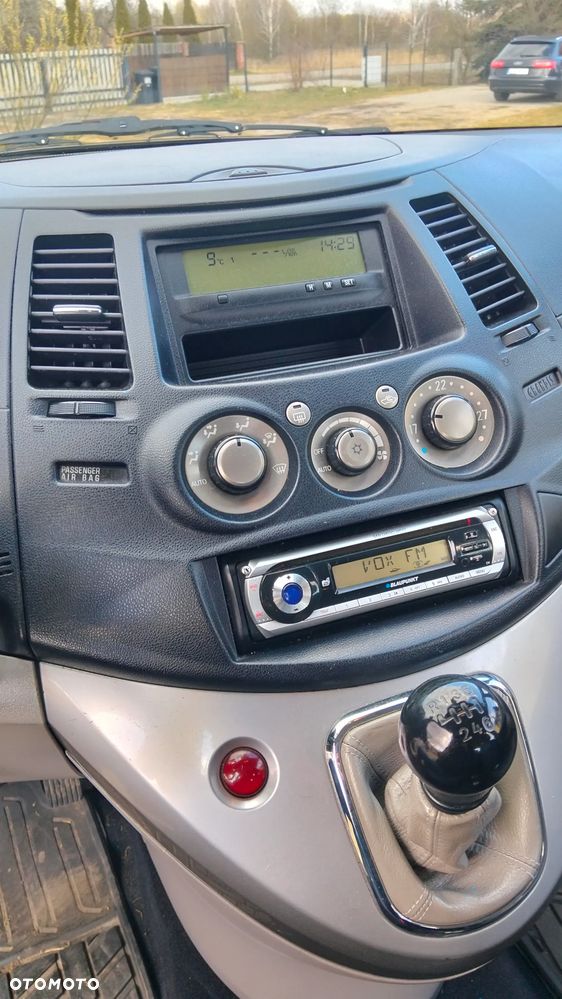 Mitsubishi Grandis - 8