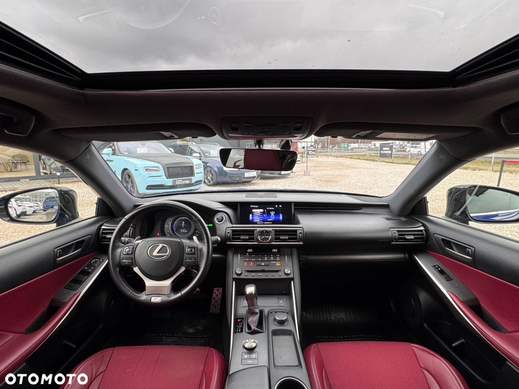 Lexus IS - 13