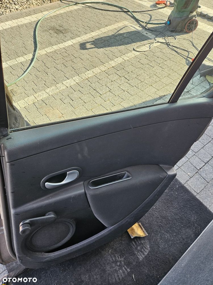 Renault Clio III Kombi TEHNK Drzwi Prawe Tylne Prawy Tył - 8