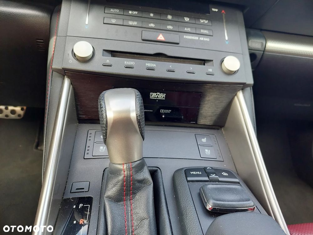 Lexus IS 300h F Sport - 10