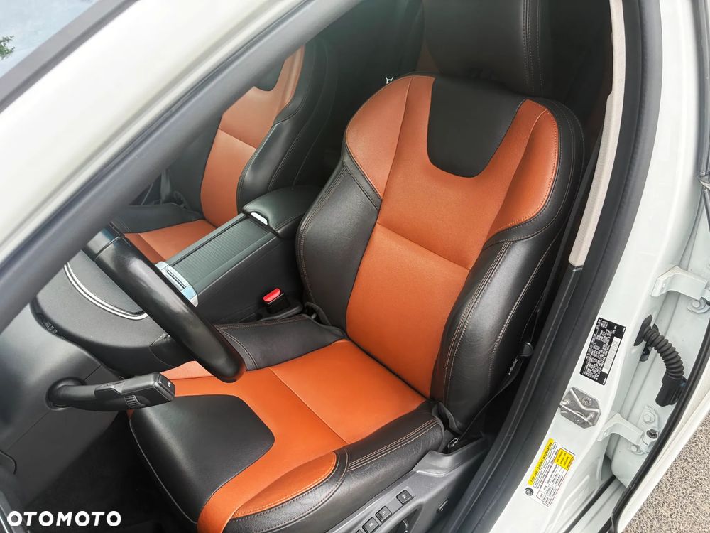 Volvo V60 Cross Country T5 AWD Geartronic Summum - 11