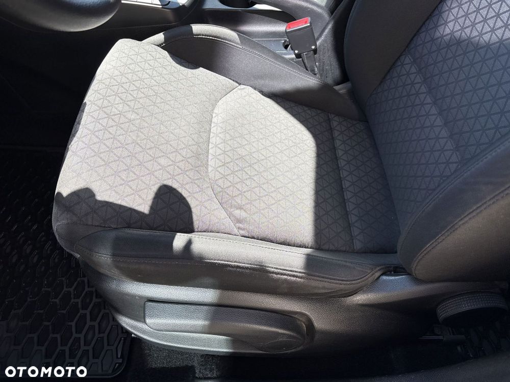 Kia Ceed - 12