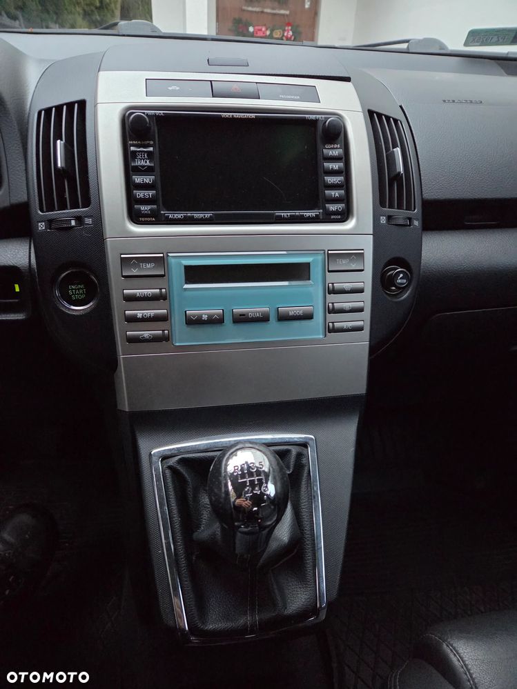 Toyota Corolla Verso 2.2 D-4D X 7os - 5