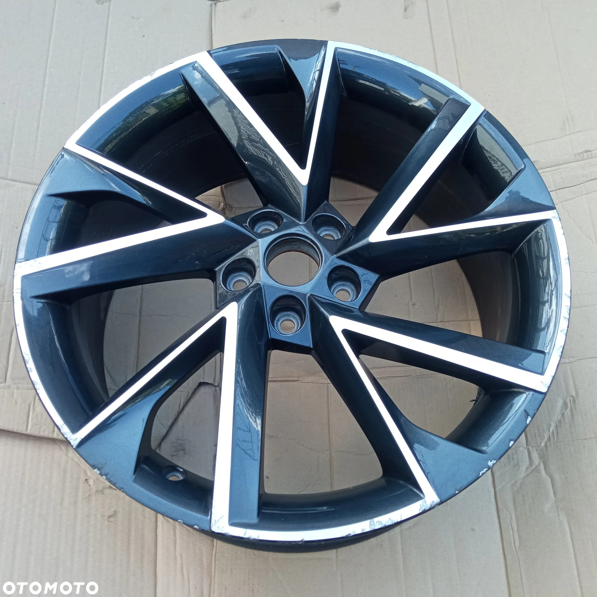 SKODA KAROQ ENYAQ IV 57A 8x19 ET45 57A601025R ORYGINAŁ 2023 - 2