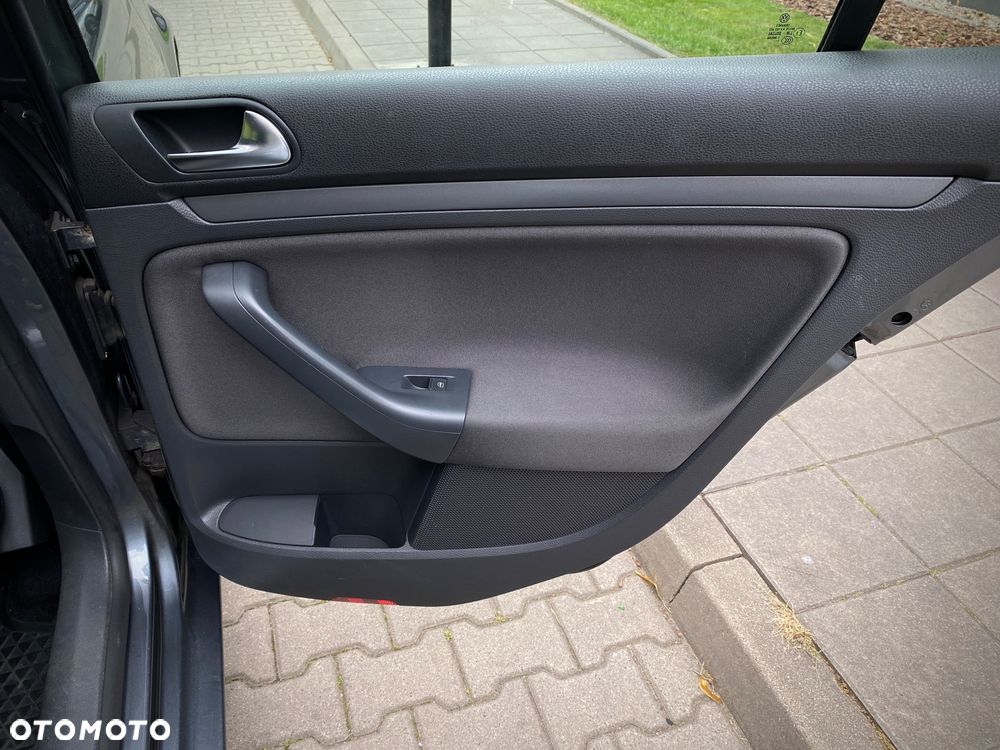 Volkswagen Golf 1.6 Comfortline - 12