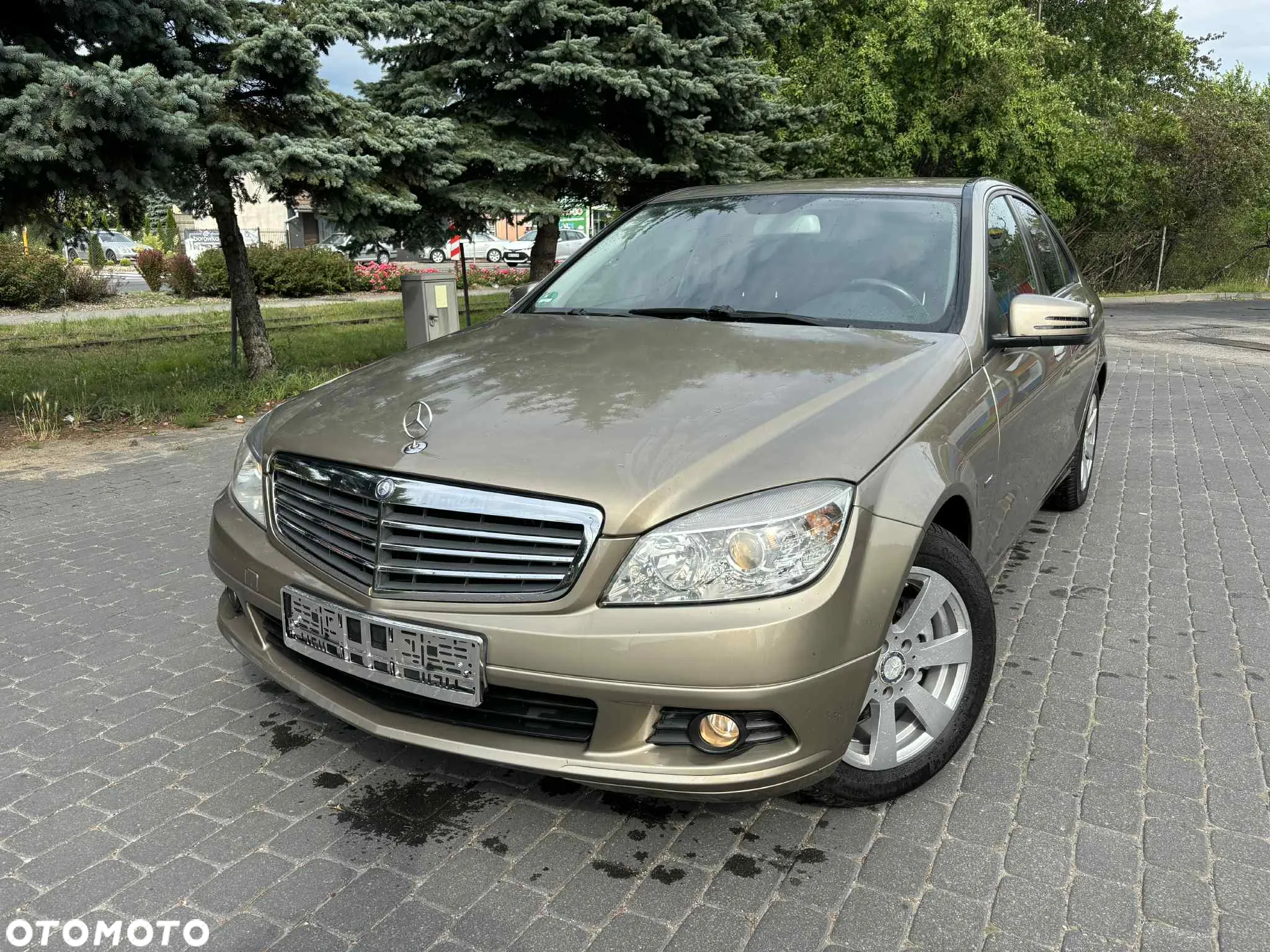 Mercedes-Benz Klasa C 180 CGI BlueEff Elegance - 3