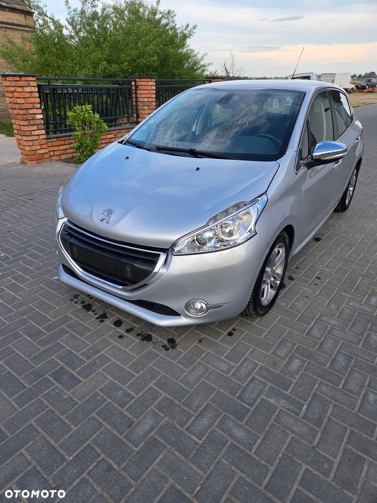 Peugeot 208 - 10