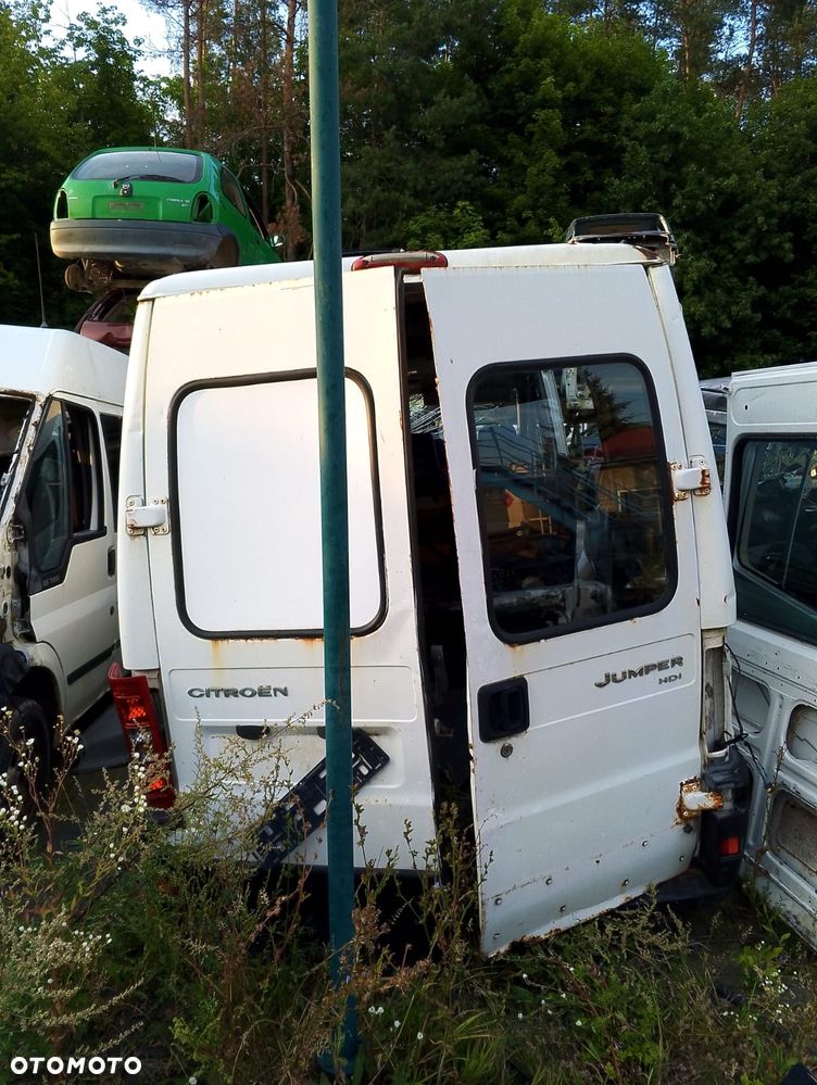 Citroen Jumper I  (94-02r.) 2.8 HDI 126KM. Silnik L813 Skrzynia 20UM04 lakier EWP blanc Banquise. Cały na części GWARANCJA !!!  Przód Tył Zestaw Komplet Drzwi Klapa Zderzak Błotnik Maska Grill Atrapa Szyba Pas Lampa Lusterko Boczki Fotel Kanapa Kokpit Deska Rozdzielcza Przełącznik Włącznik Sterownik Przewody Wiązka Instalacja Moduł Komputer Czujnik Listwa Pompa Alternator Wtryski Głowica Rozrusznik Kompresor Sprzęgło Dwumas Silnik Skrzynia ABS Klimatyzacji Paliwa Wspomagania Kolektor Turbina Przepustnica Zawór Chłodnica Koło Hak Belka Sanki Zawieszenie Mcpherson Półoś Amortyzator Wydech Tłumik Zacisk Most - 4