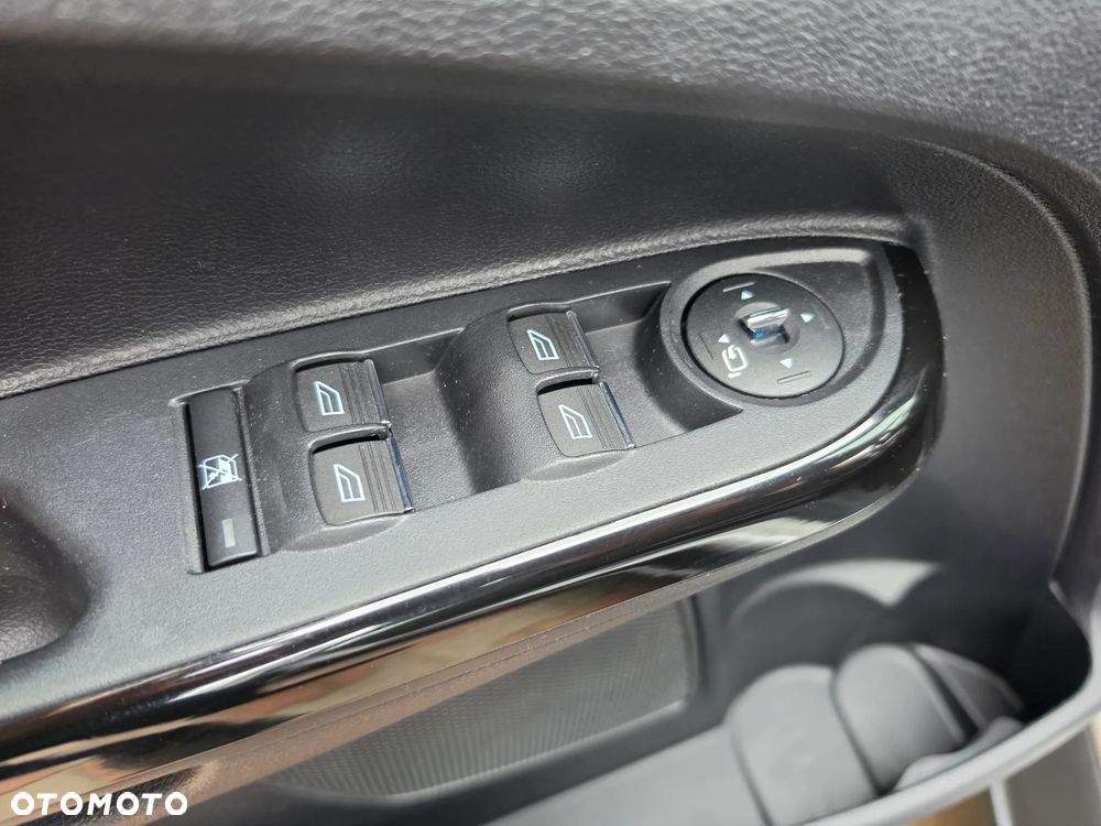 Ford B-MAX 1.6 Titanium - 23