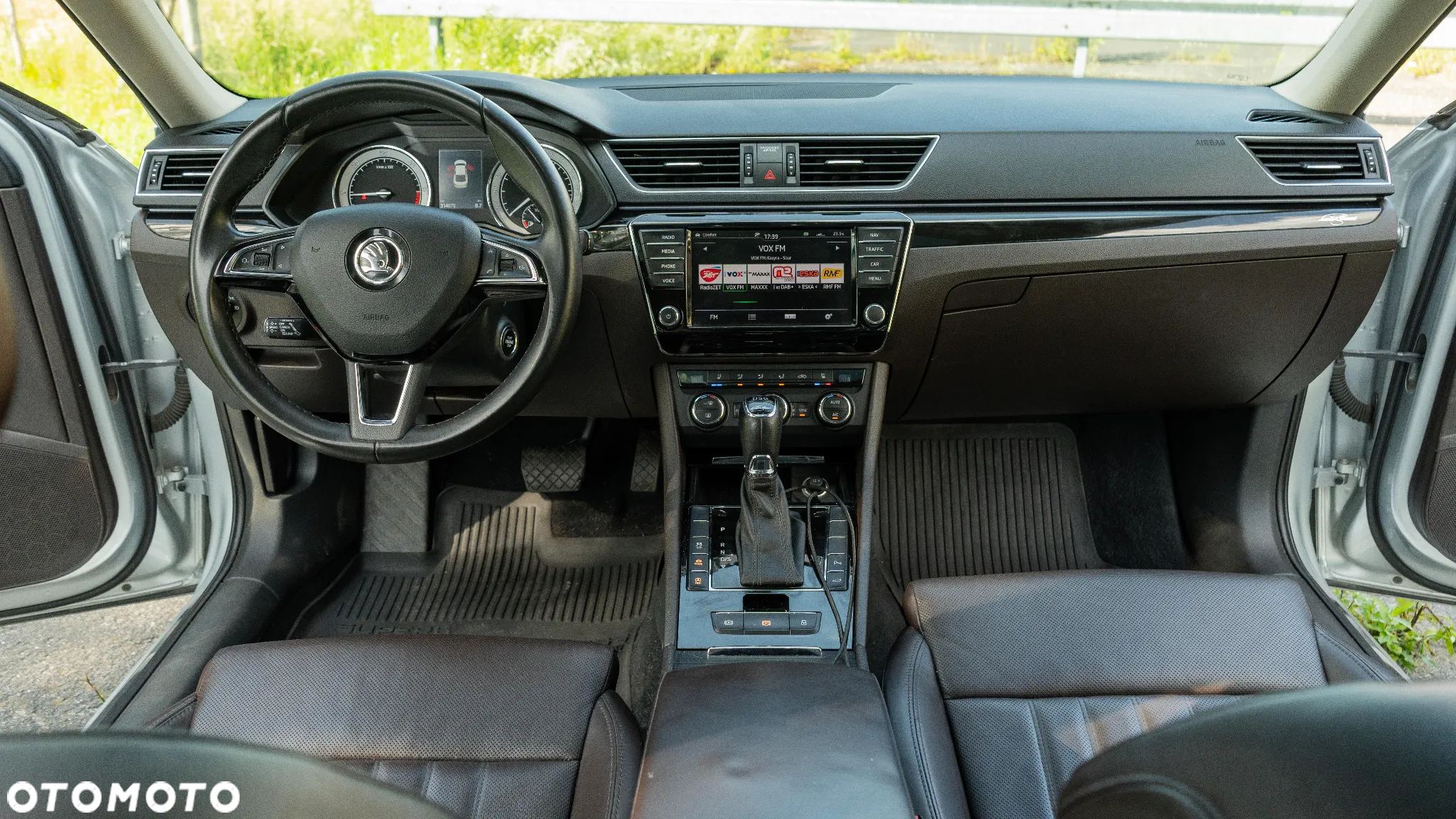 Skoda Superb 2.0 TDI 4x4 L&K DSG - 29