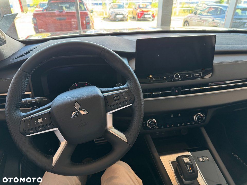 Mitsubishi Outlander - 8