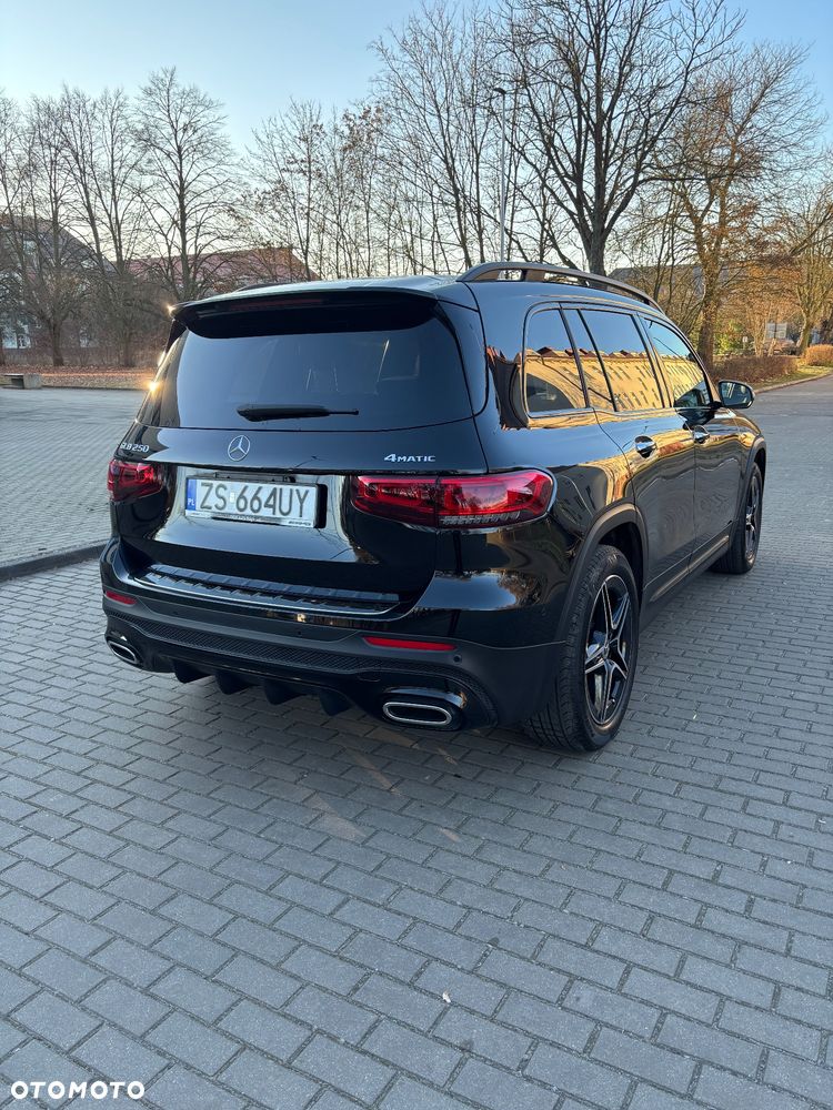 Mercedes-Benz GLB 250 4-Matic AMG Line 8G-DCT - 5