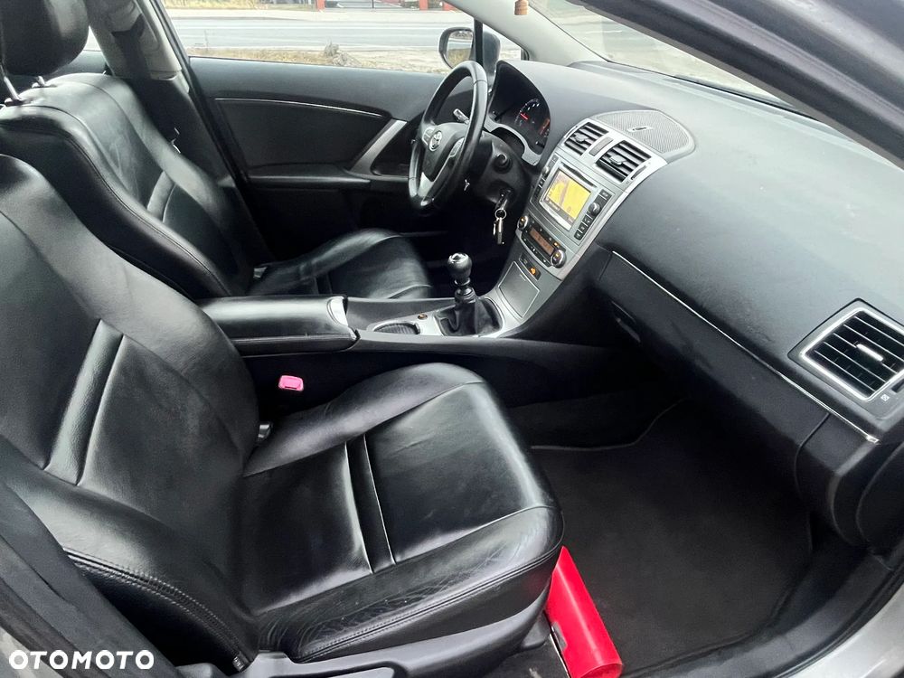 Toyota Avensis 1.6 Premium - 21