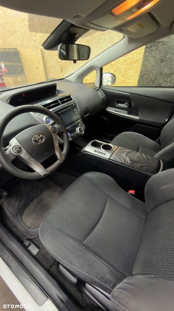 Toyota Prius+ (Hybrid) - 12