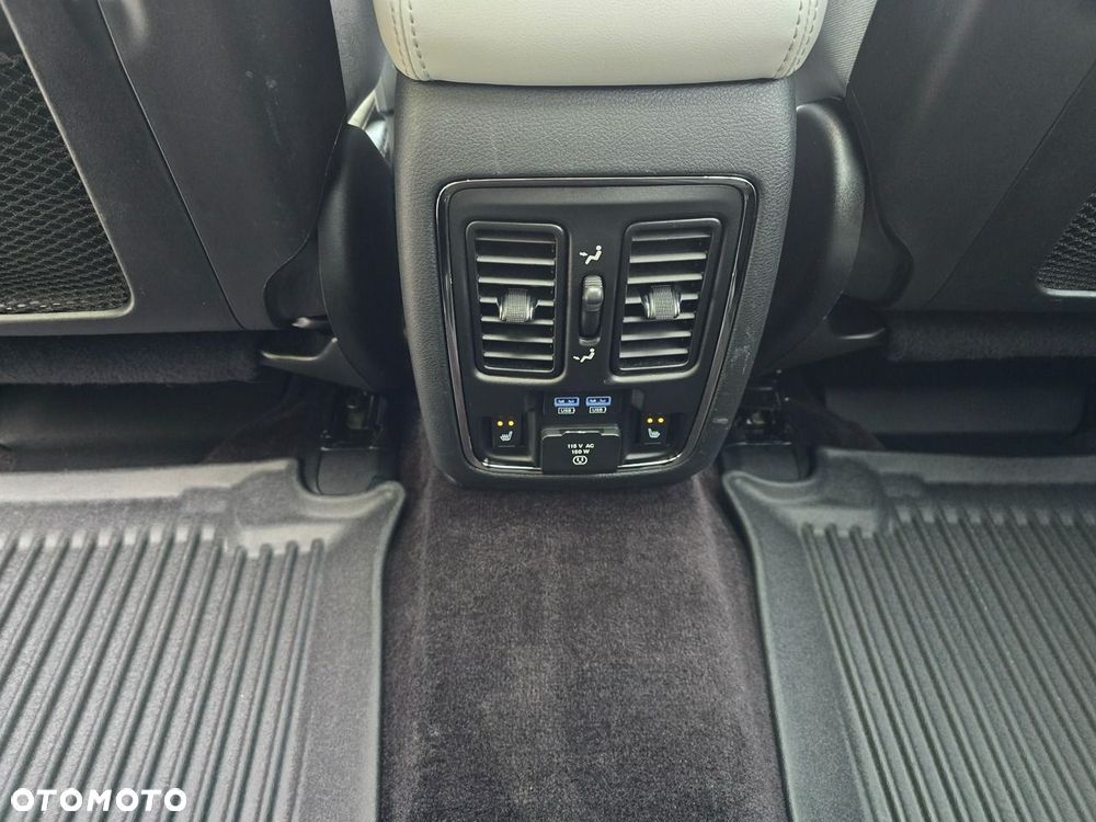 Jeep Grand Cherokee - 36