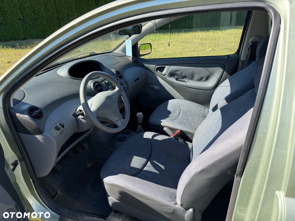 Toyota Yaris - 12