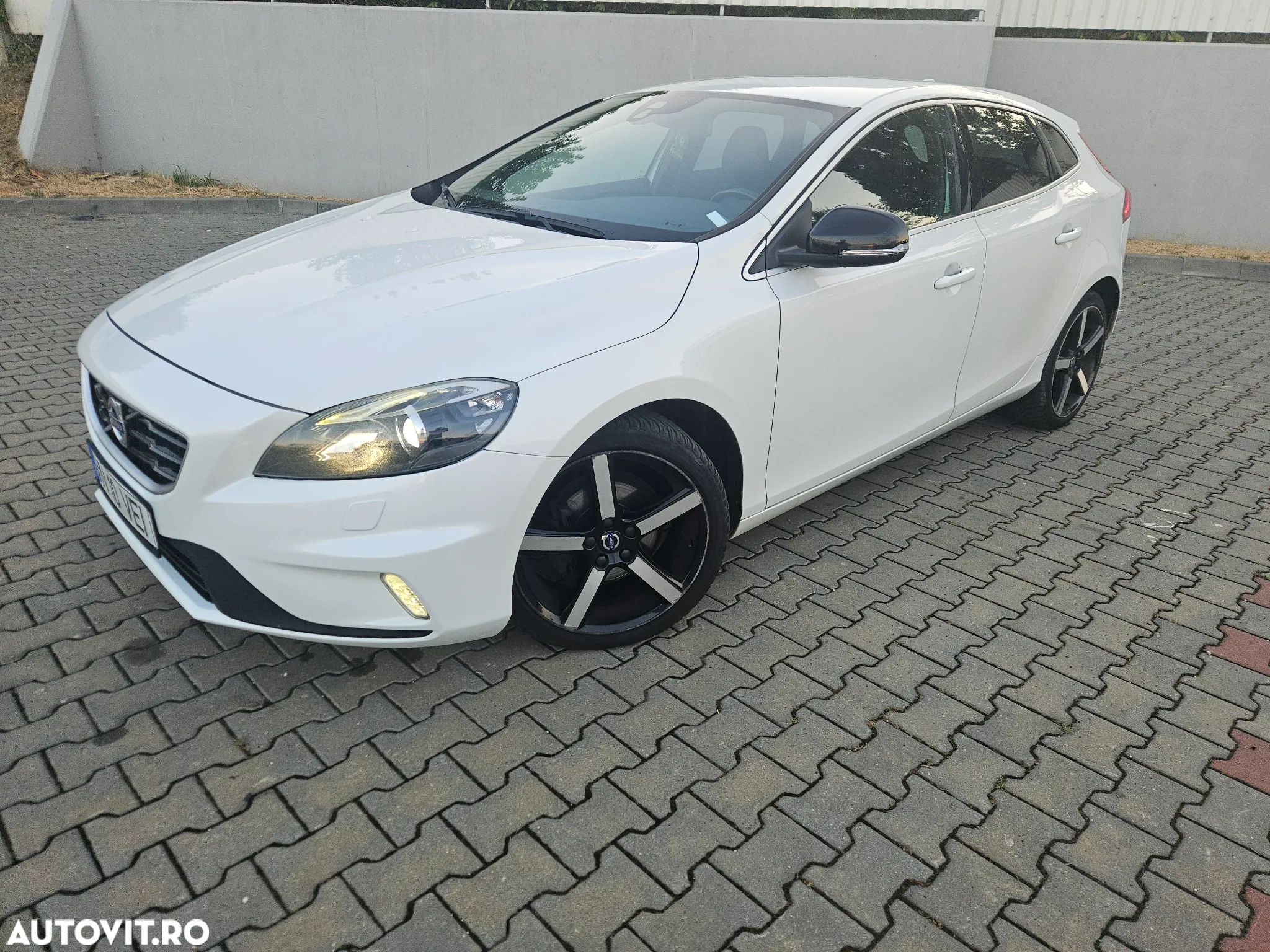 Volvo V40 D2 RDesign - 1
