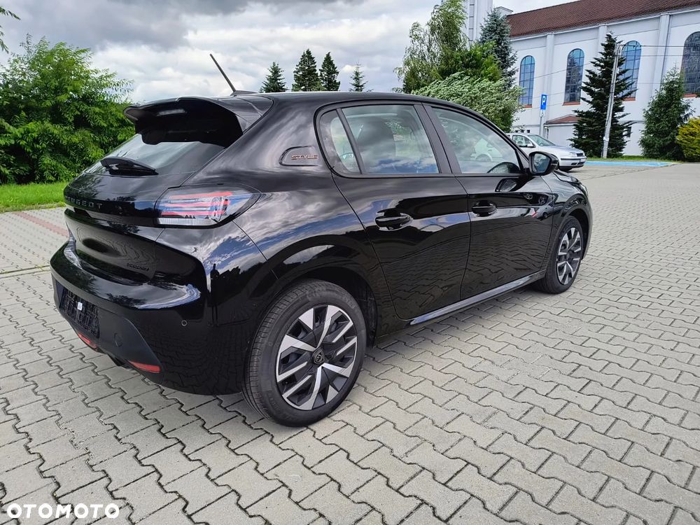 Peugeot 208 - 18
