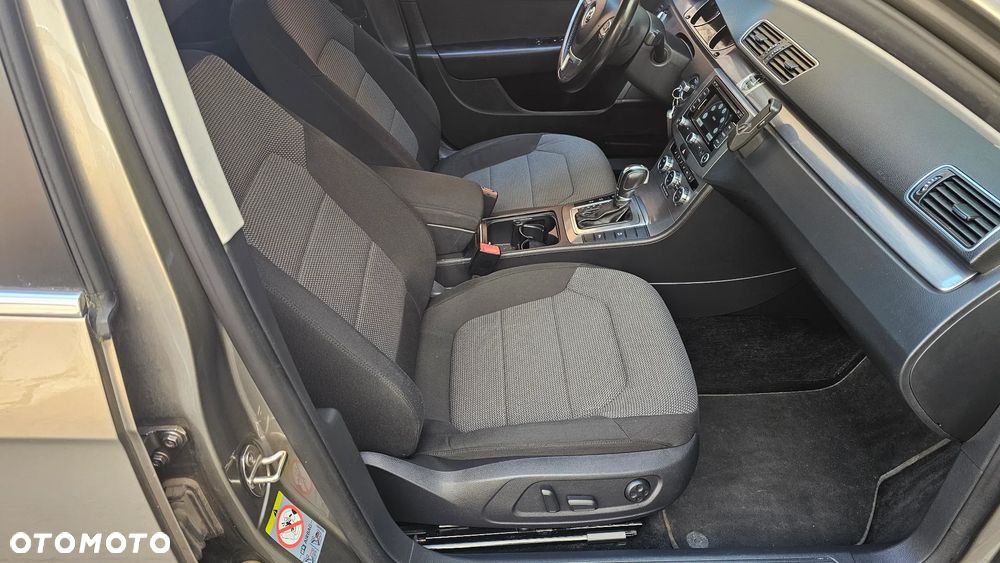 Volkswagen Passat - 20