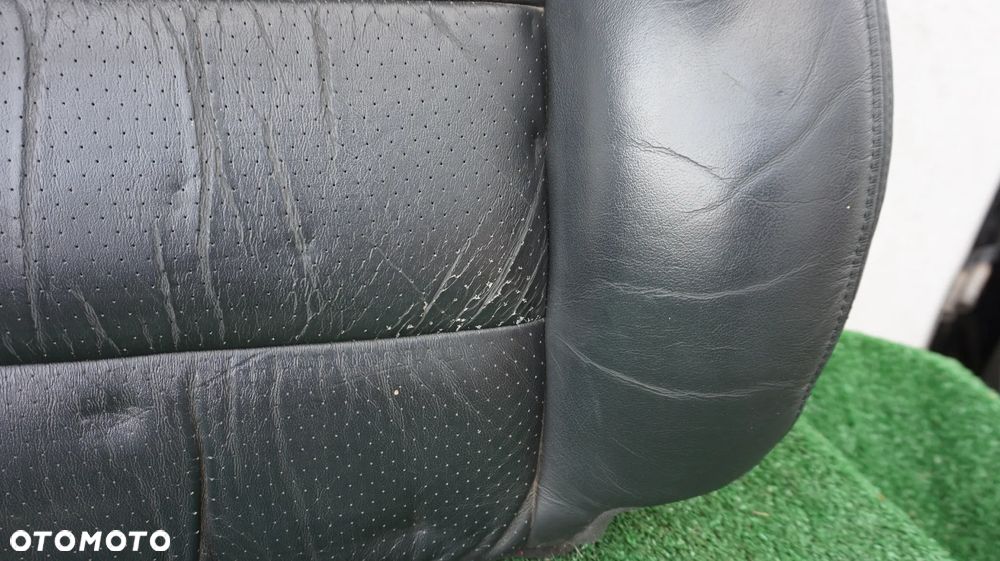 Mitsubishi Pajero III 3.2 DID 3.5 V6 GDI 99-06 5D LONG oparcie fotela pasazera skora - 3