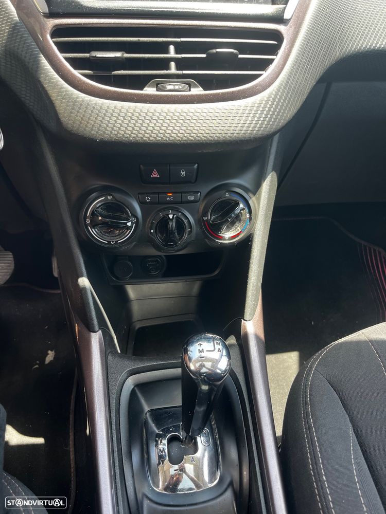 Peugeot 2008 PureTech 82 Style - 22