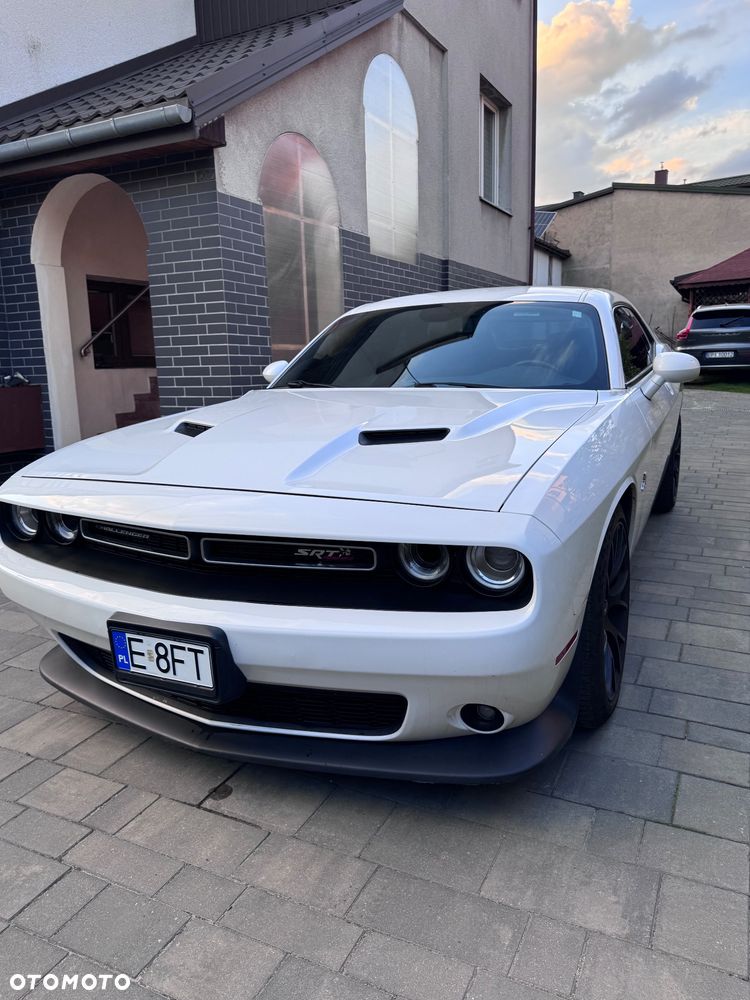 Dodge Challenger - 1