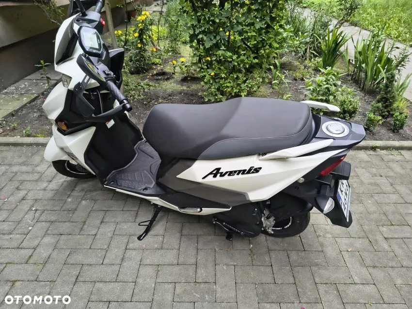 Suzuki Avenis - 13