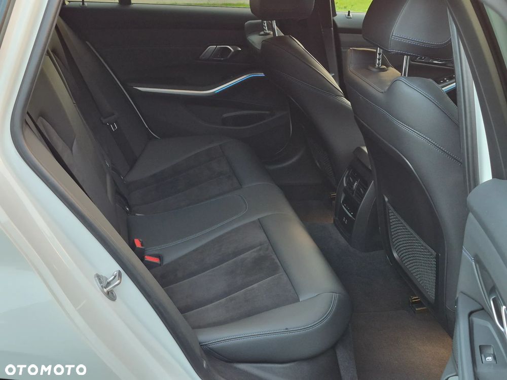 BMW Seria 3 320d M Sport Shadow - 13