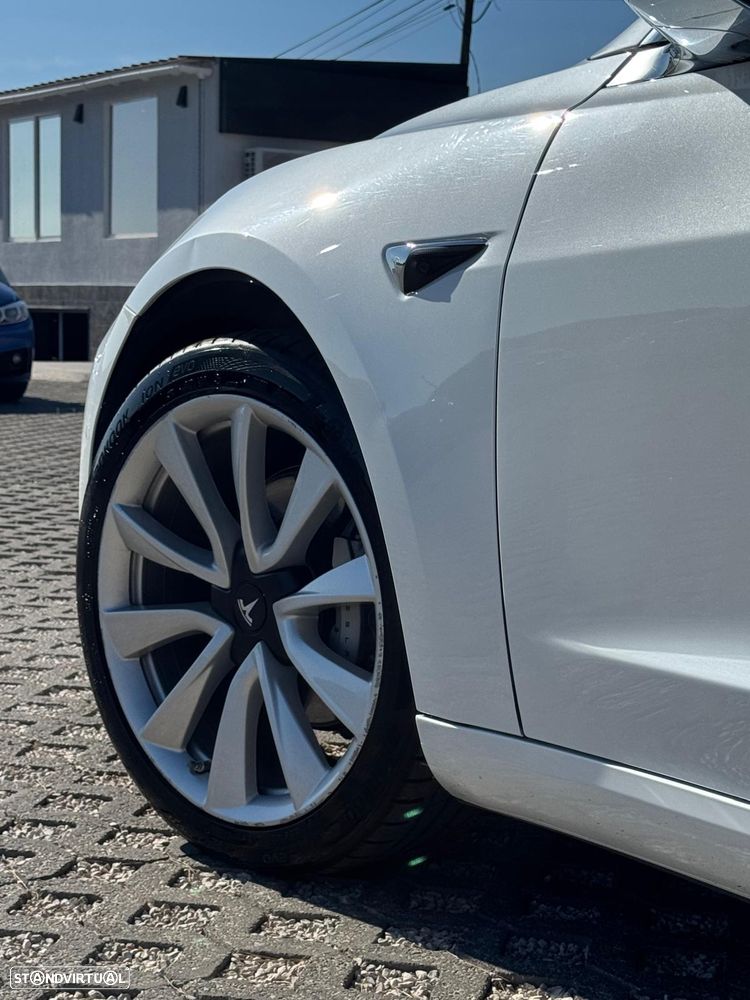 Tesla Model 3 - 12
