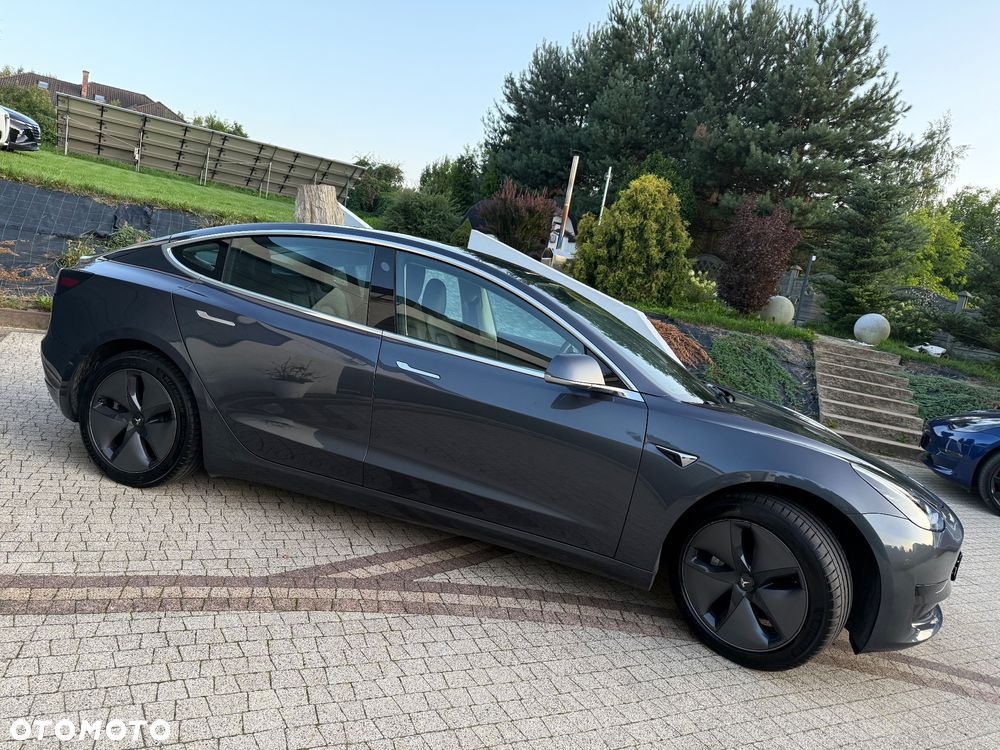 Tesla Model 3 - 4