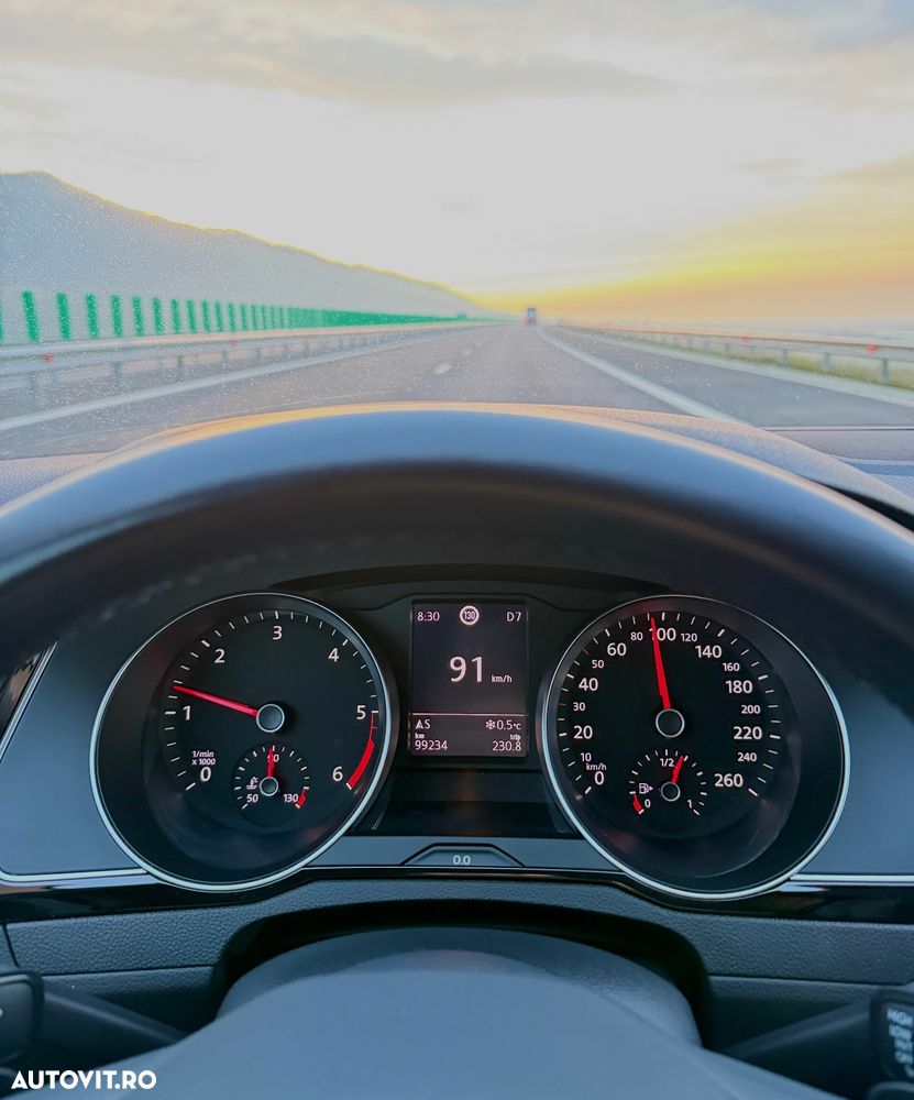 Volkswagen Passat 2.0 TDI SCR DSG Business - 8