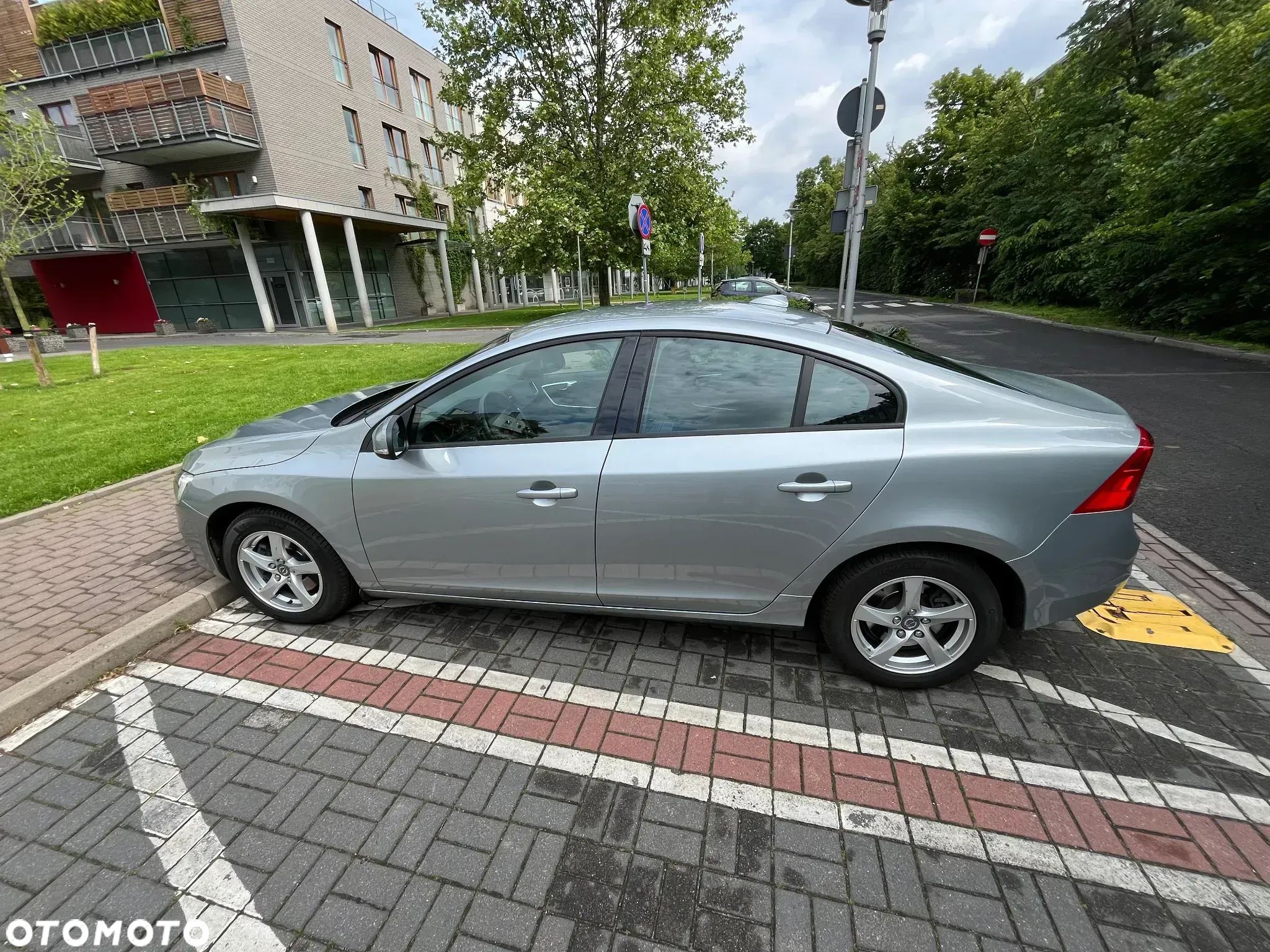 Volvo S60 T3 Drive-E Dynamic Edition (Kinetic) - 1
