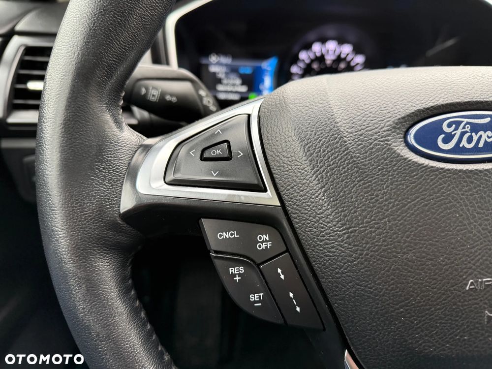 Ford Fusion - 22