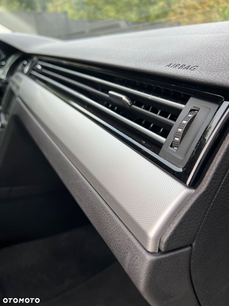 Volkswagen Passat - 38