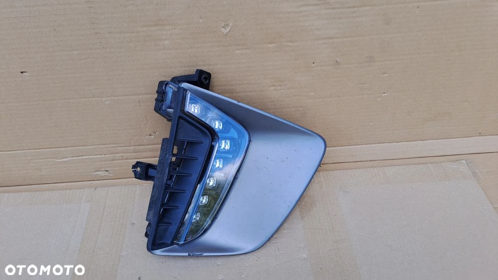 HYUNDAI IONIQ PRAWA LAMPA LED DRL Z KRATKĄ 92208G2000 - 1