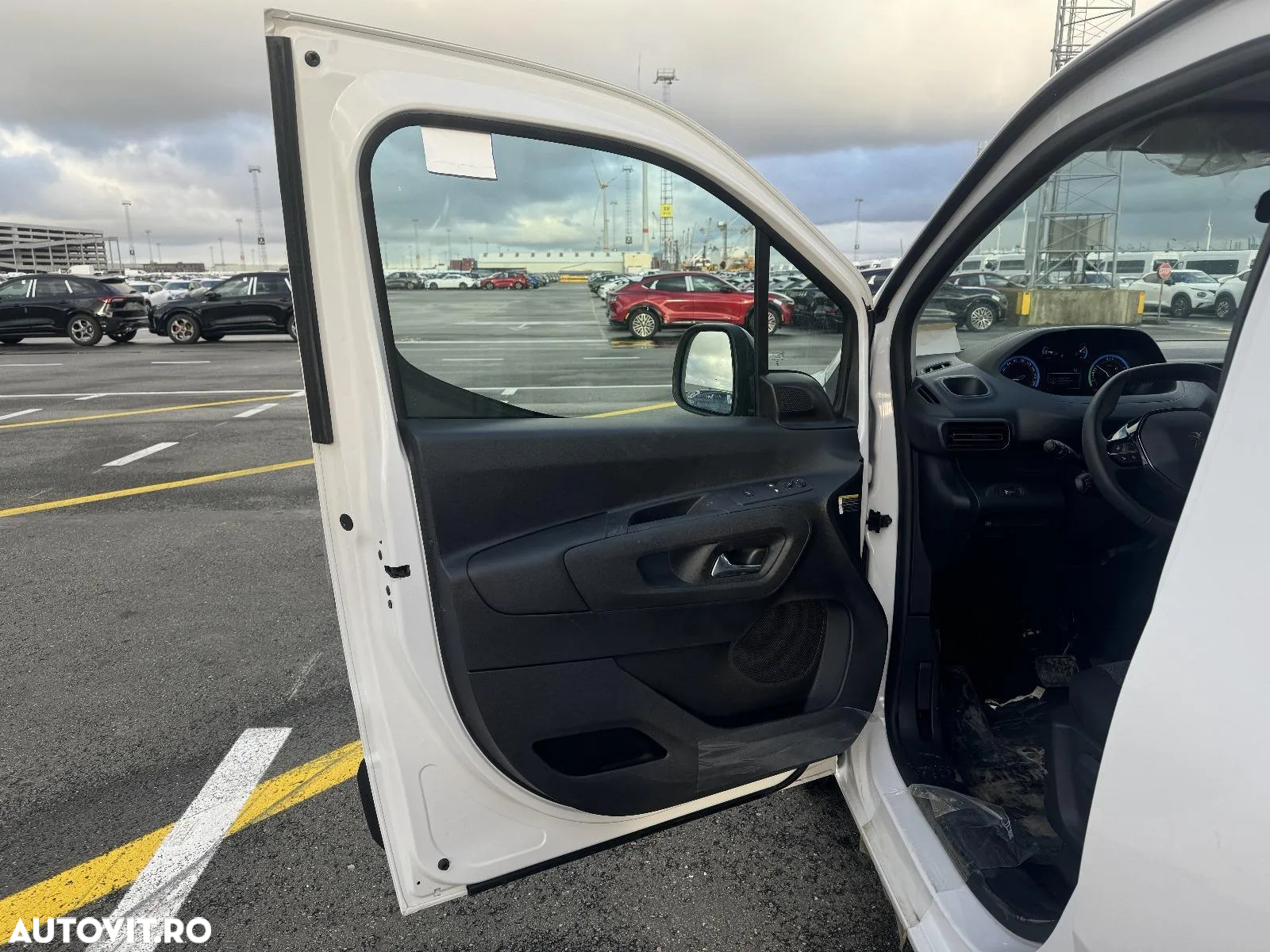 Peugeot E-PARTNER L2H1 Mid-High Grade 50kw/h AT - 22