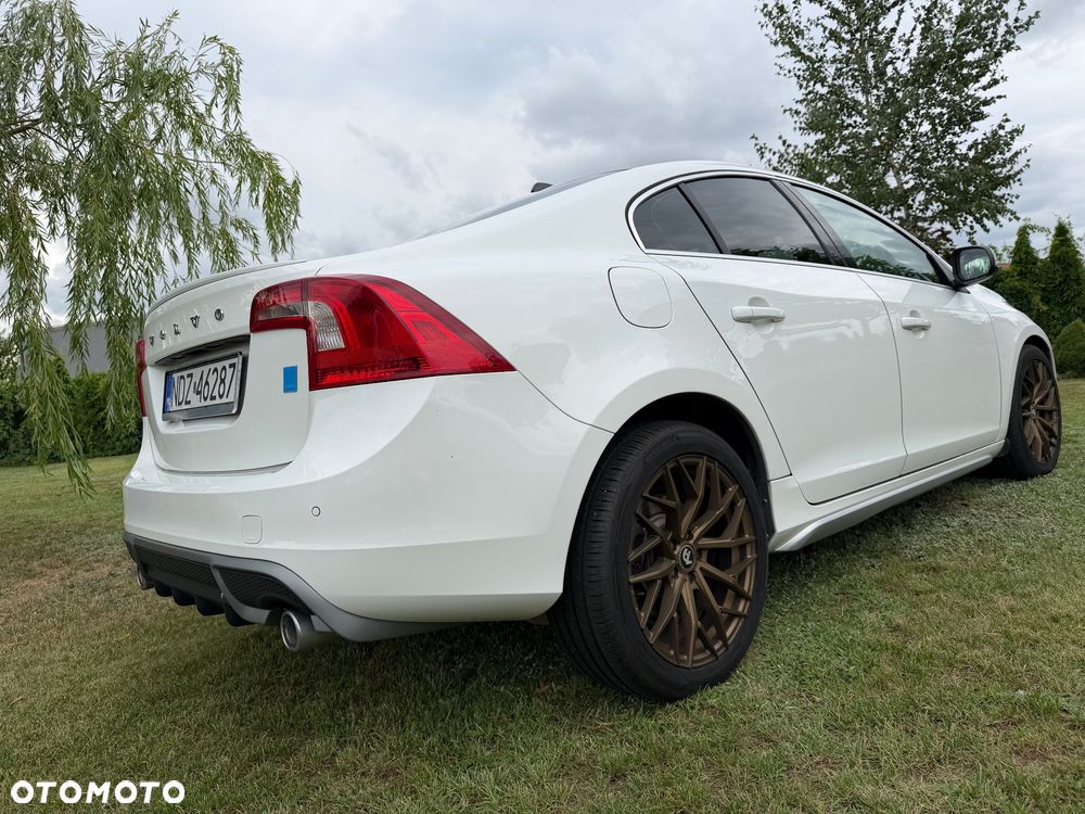 Volvo S60 D5 AWD R-Design Kinetic - 3