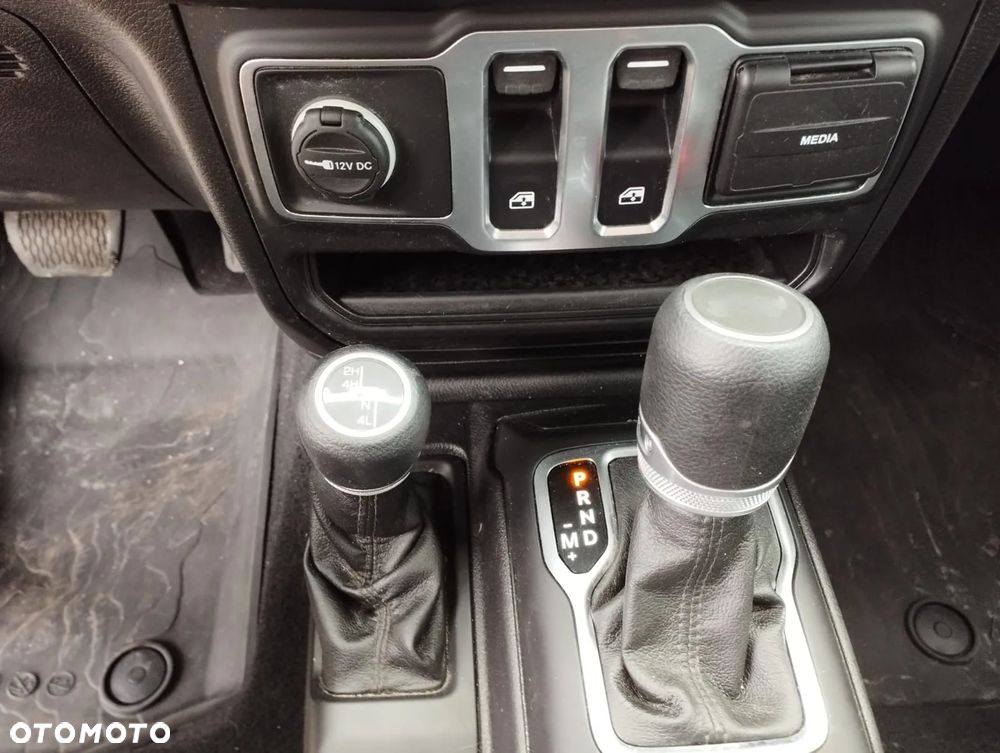 Jeep Wrangler - 12