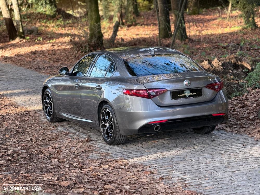 Alfa Romeo Giulia 2.2 D AT8 - 4