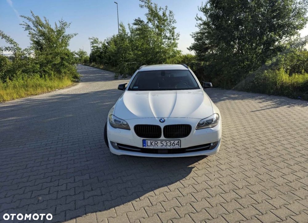 BMW Seria 5 525d xDrive - 2