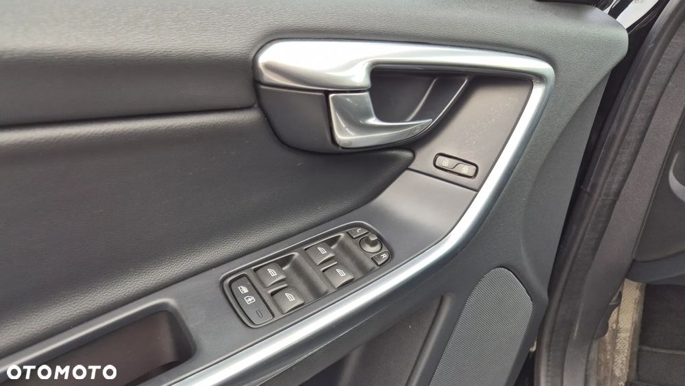 Volvo XC 60 D4 Geartronic Momentum - 35