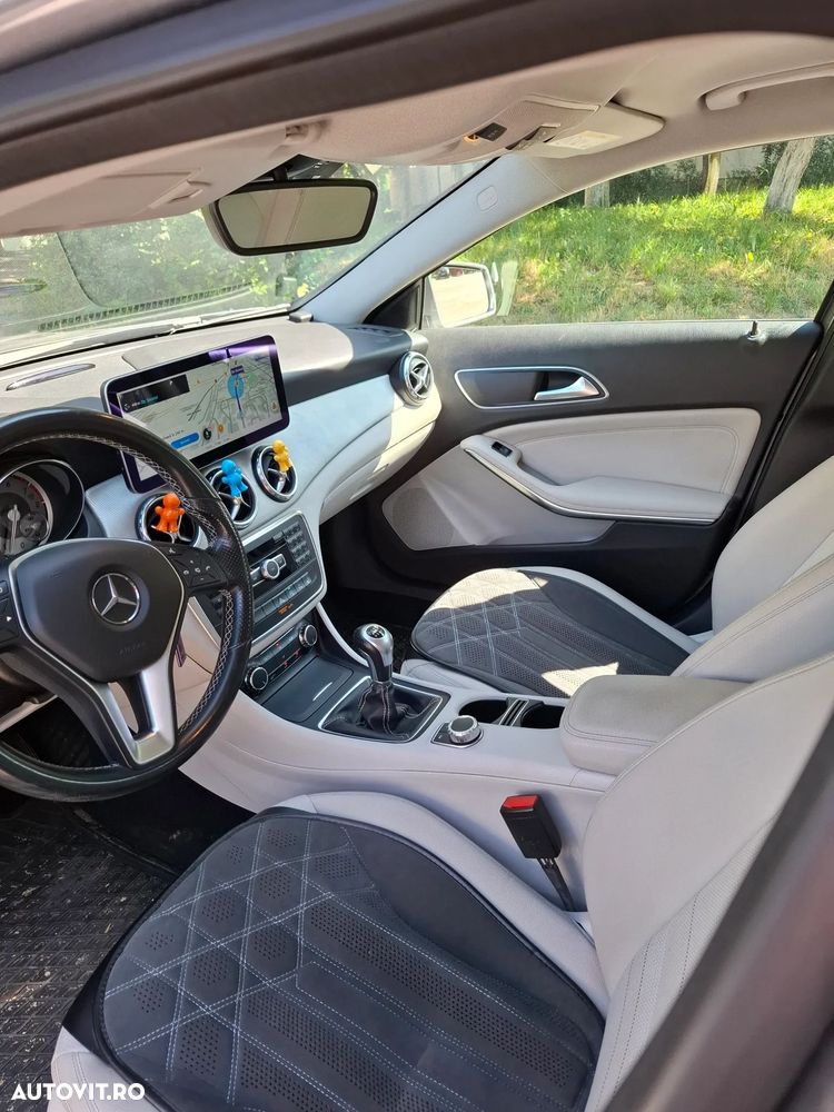 Mercedes-Benz GLA - 11