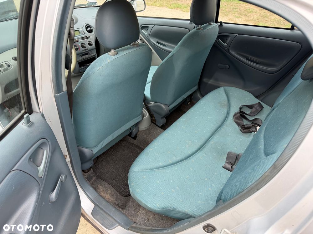 Toyota Yaris 1.0 Base - 9