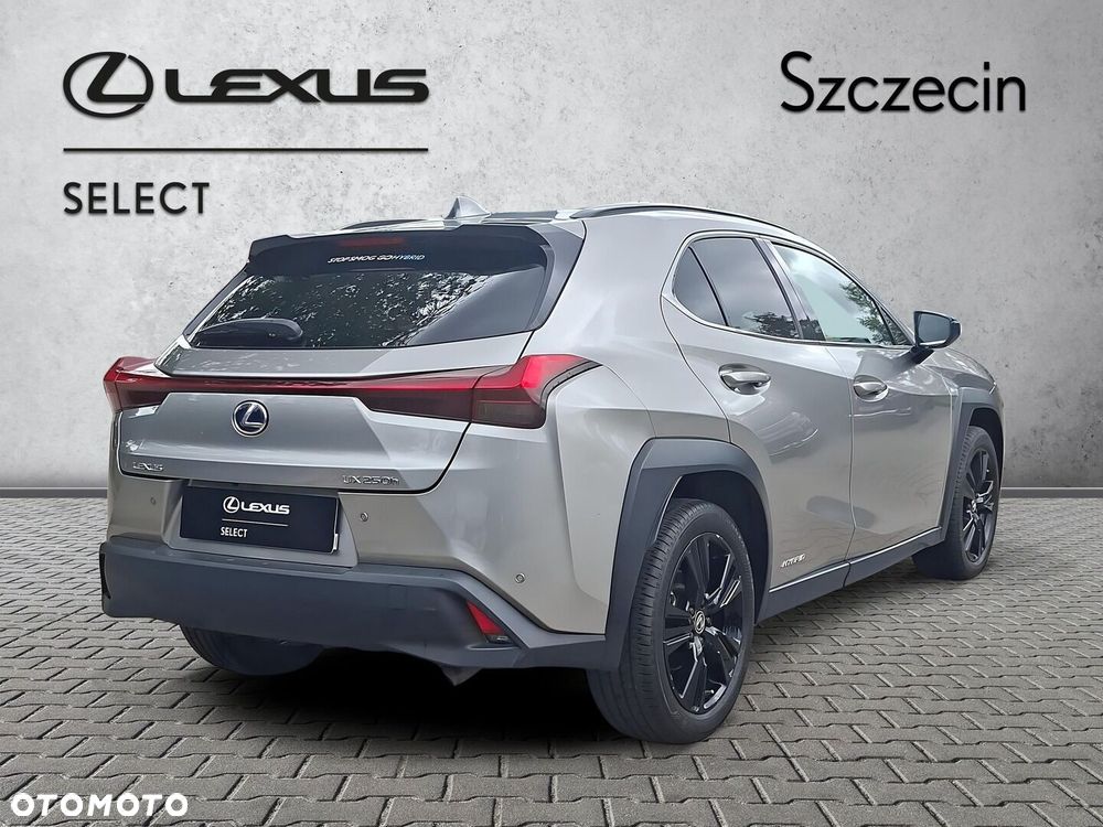 Lexus UX - 5